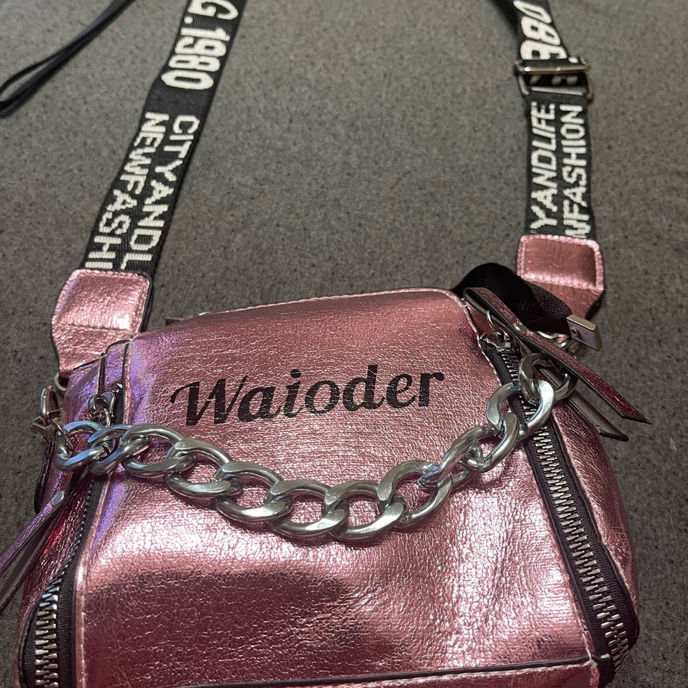 Cute metallic pink handbag/crossbody nwot never used